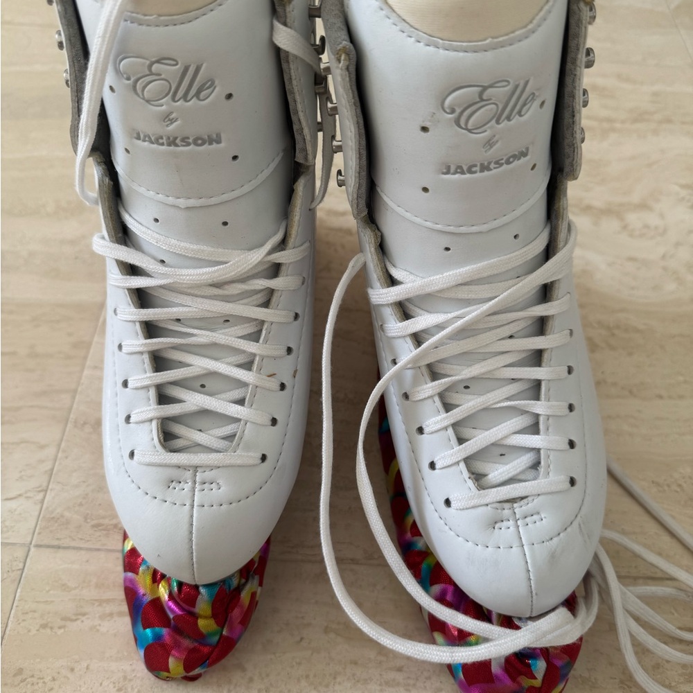 JACKSON Women's White Ice skates model Elle with crystals in the back